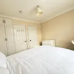 Spot Homes Guest House