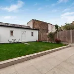 Spot Homes Guest House